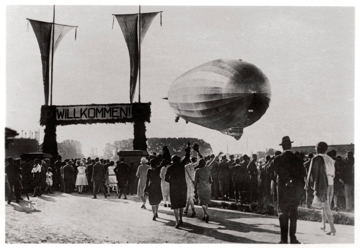 Zeppelin LZ 127 Graf Zeppelin aterrizando en Friedrichshafen, Alemania, 1933 de Unbekannt