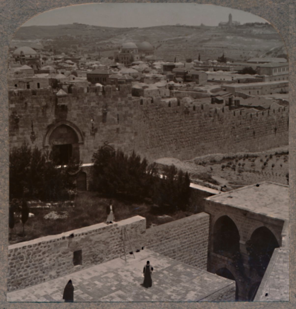 Puerta de Sion. El Monte de los Olivos y el Monte Scopus en la distancia, c1900 de Unbekannt