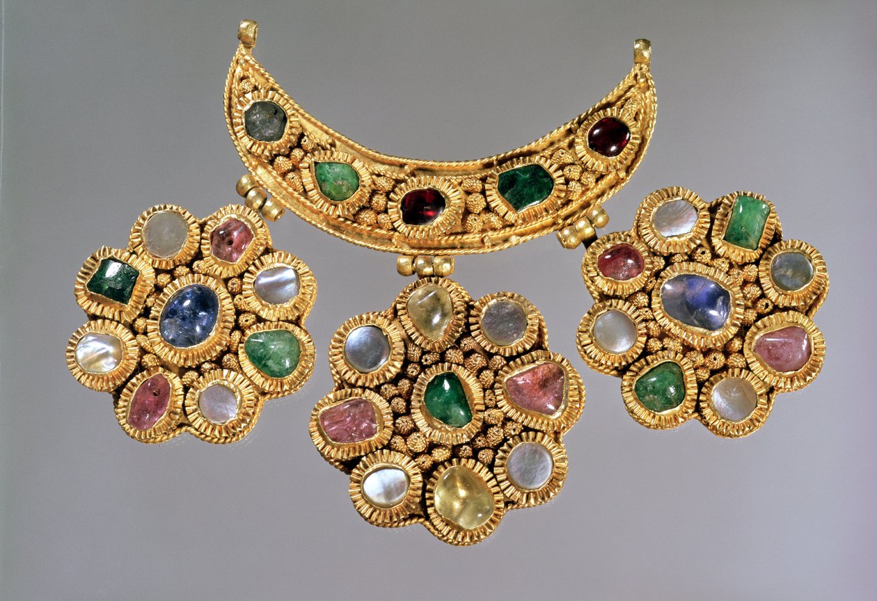 Collar en forma de media luna con colgantes con piedras semipreciosas, Moscú, finales del siglo XIV o principios del siglo XV de Unbekannt Unbekannt