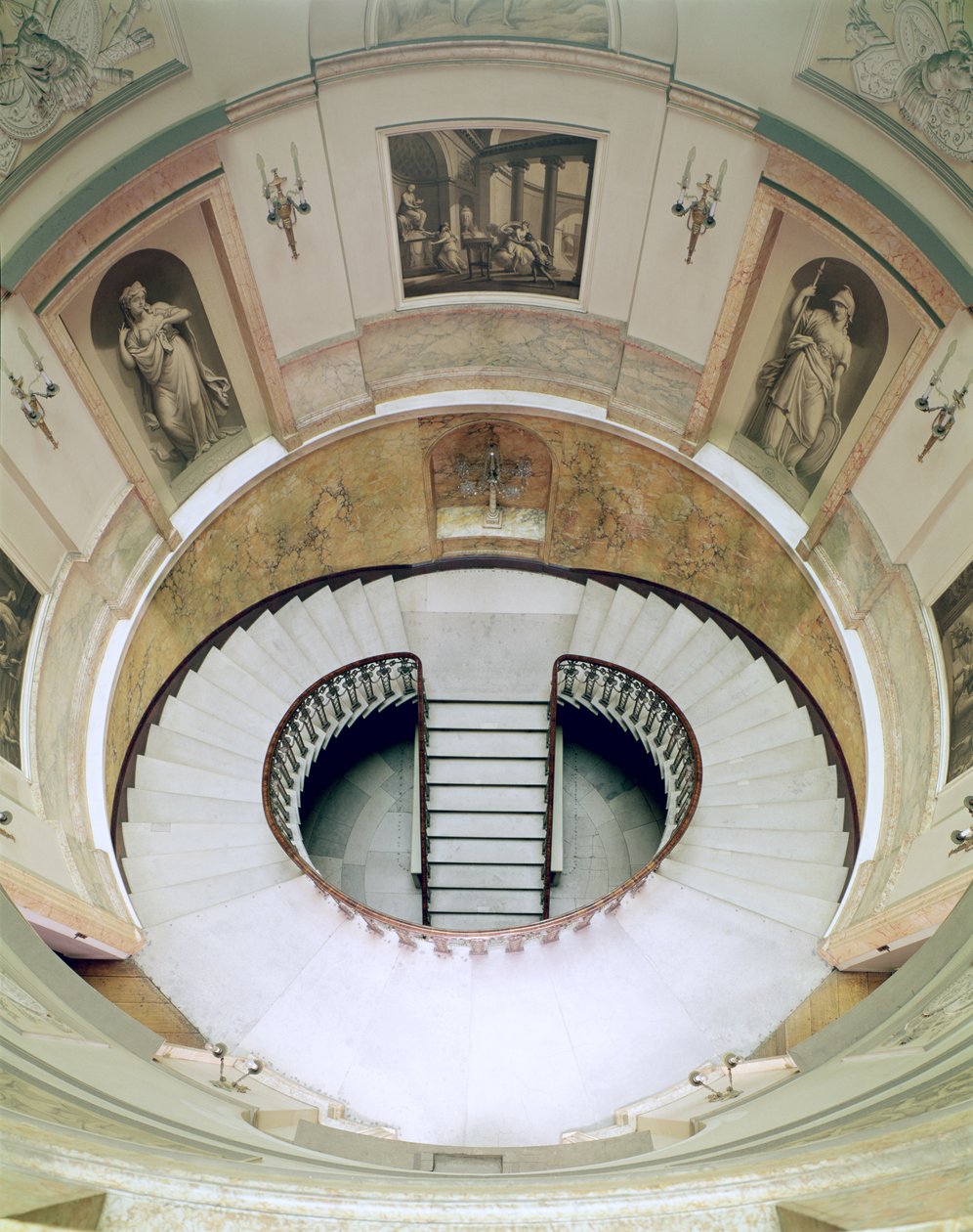 Casa Home, 20 Portman Square, Vista del hueco de la escalera, construida por Robert Adam de Unbekannt Unbekannt