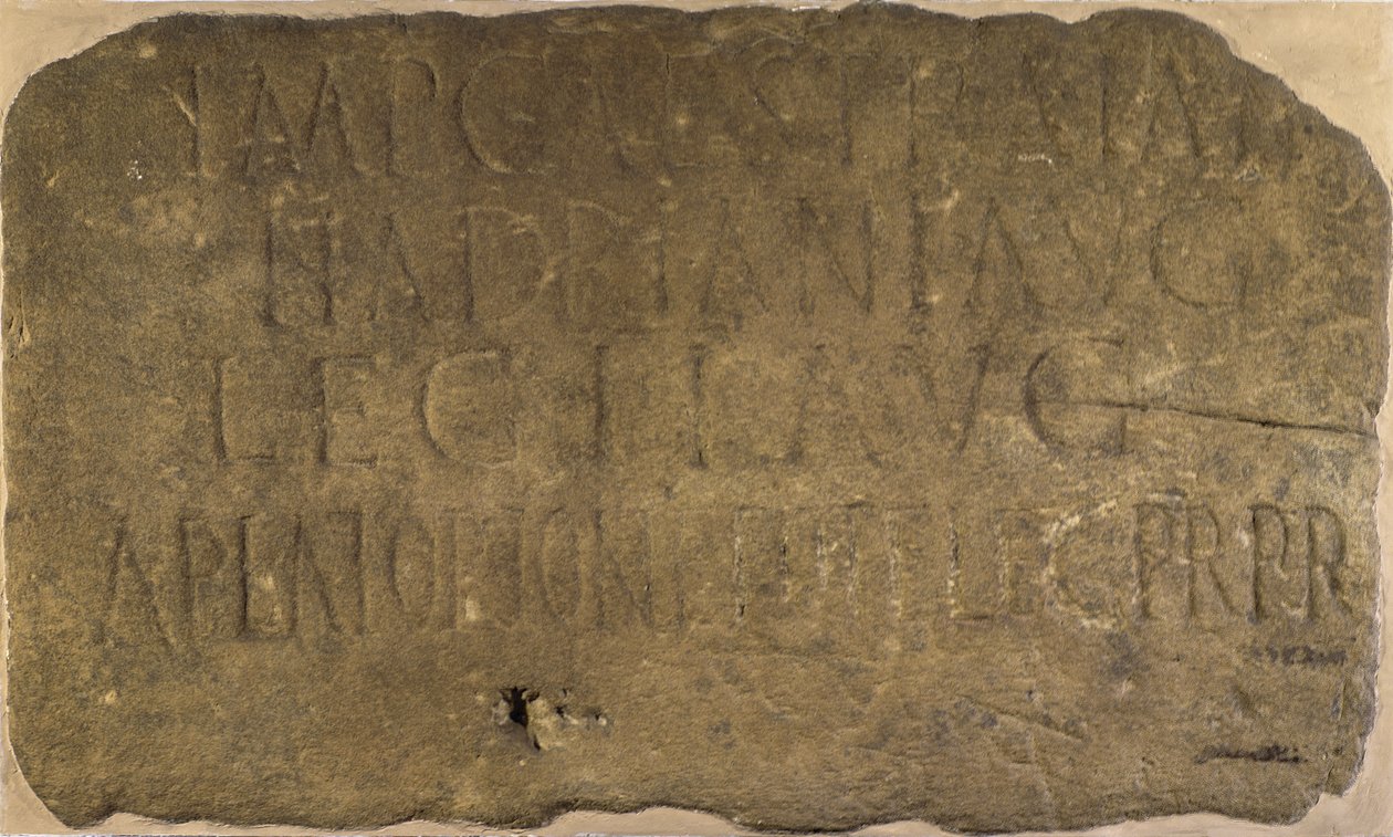 Inscripción del castillo de milla 38 en el Muro de Adriano, registrando la construcción del castillo de milla por la 2ª Legión Augusta, 122-125 d.C. de Unbekannt Unbekannt