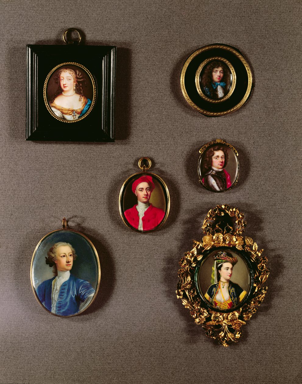 Miniaturas de izquierda a derecha, de arriba a abajo: Frances Teresa Stuart, Duquesa de Richmond y Lennox; Autorretrato de Jean Petitot; Charles Fitzroy, segundo duque de... de Unbekannt Unbekannt
