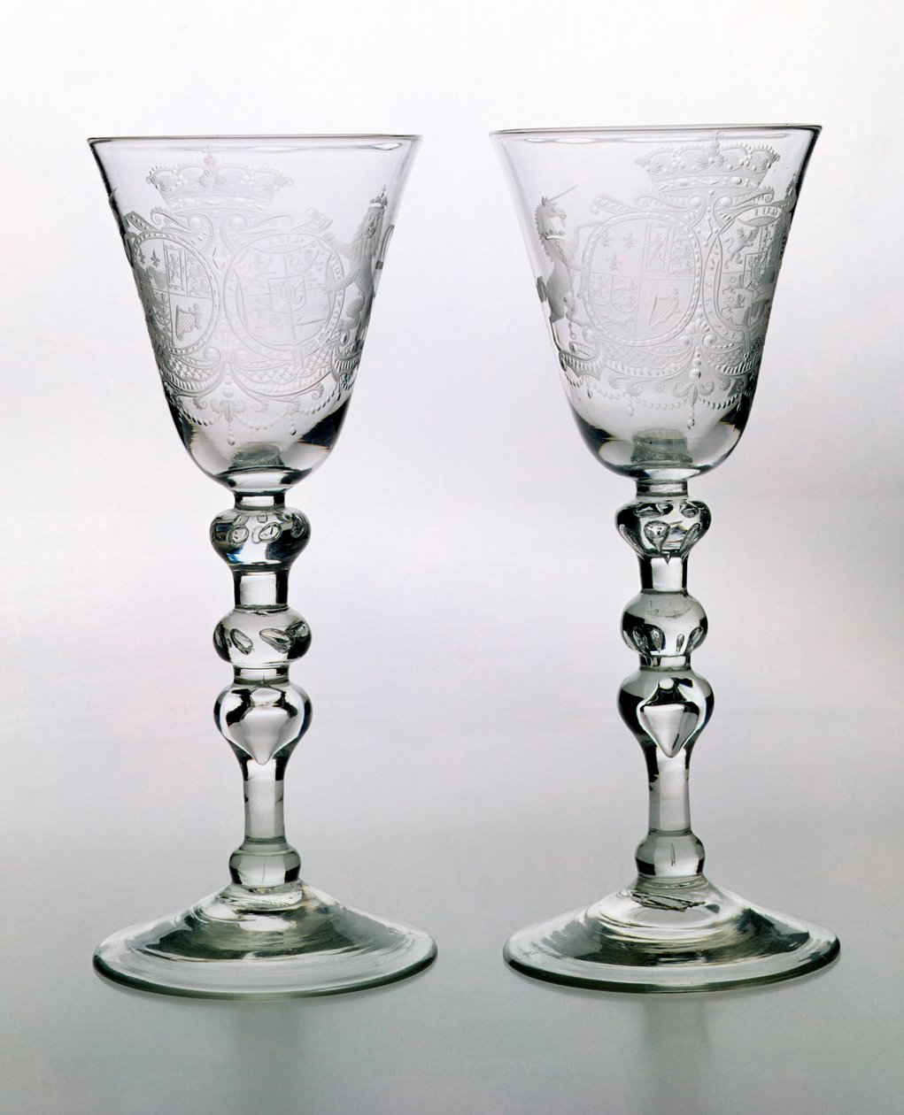 Copa de balustre ligero de Newcastle con grabado heráldico holandés, siglo XVIII de Unbekannt Unbekannt