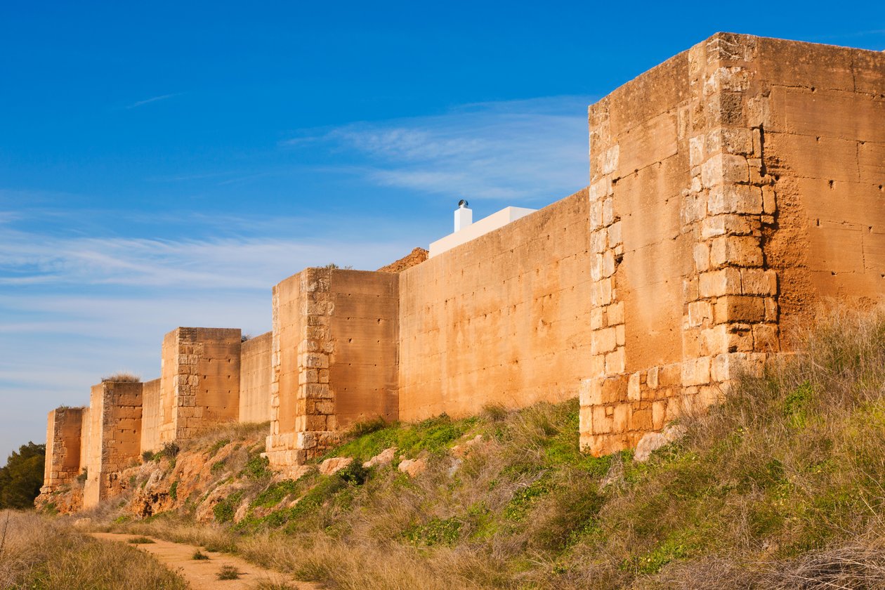 Niebla, provincia de Huelva, Andalucía, sur de España. Muros que rodean la ciudad. de Unbekannt Unbekannt