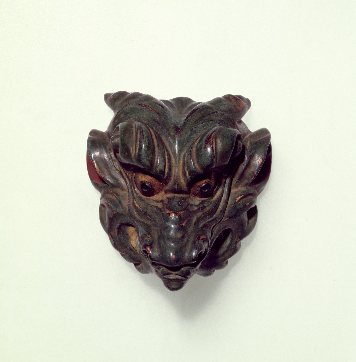 Netsuke de boj pintado, tallado como un modelo de una máscara Gagaku, siglo XIX de Unbekannt Unbekannt