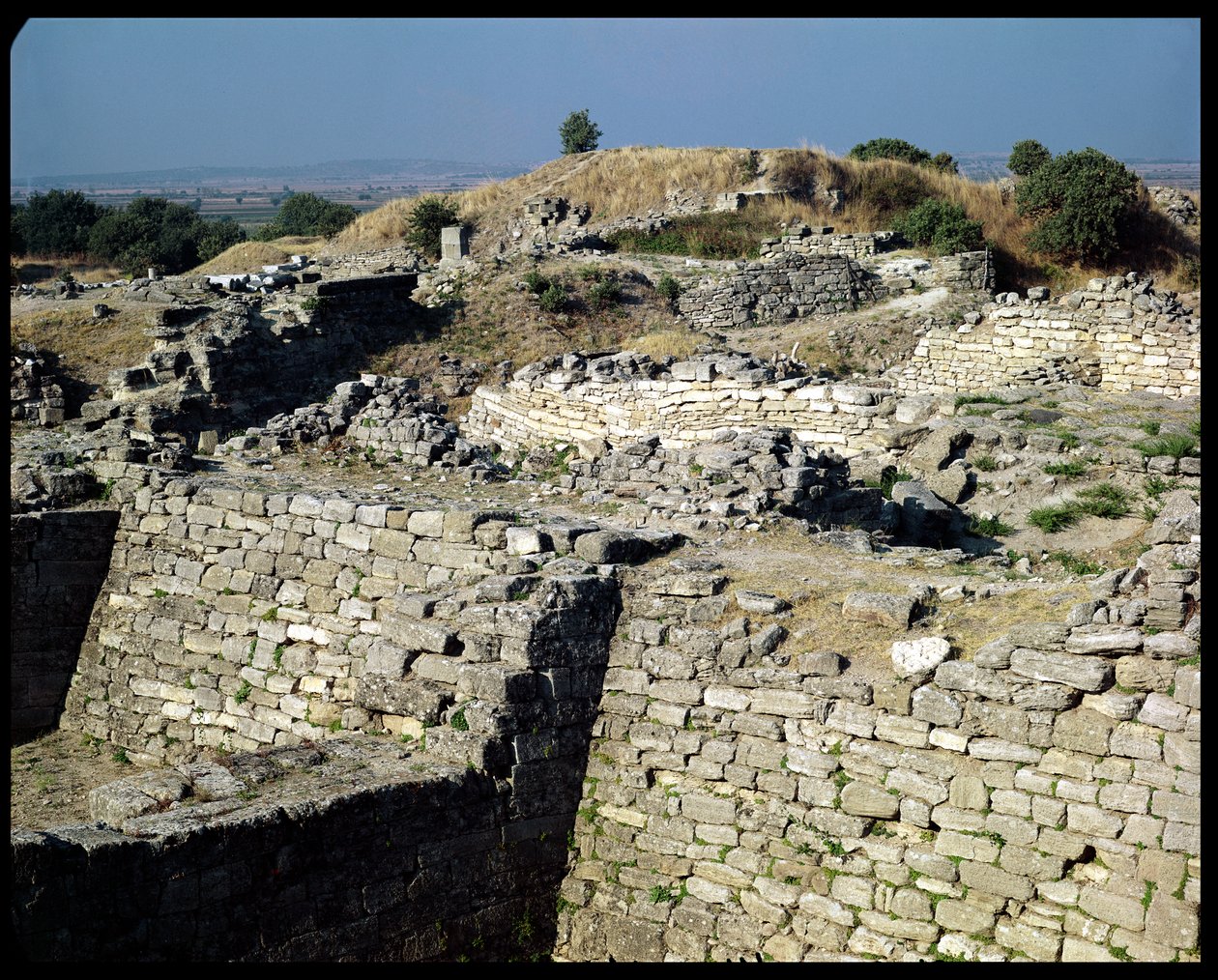 El montículo de Hissarlik, el sitio de la antigua ciudad de Troya, 3000-1100 a.C. de Unbekannt Unbekannt