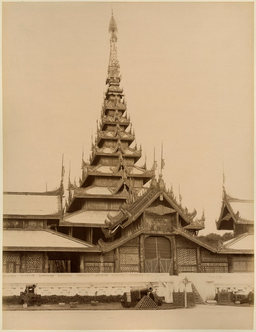 El Myei-nan o Sala de Audiencia Principal en el palacio de Mandalay, Birmania, finales del siglo XIX de Unbekannt Unbekannt