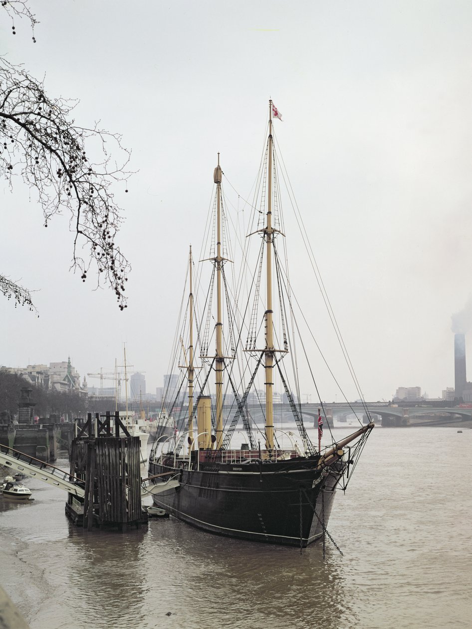 Vista del río Támesis con el RRS Discovery, navegado por Scott a la Antártida en 1901-04 de Unbekannt Unbekannt