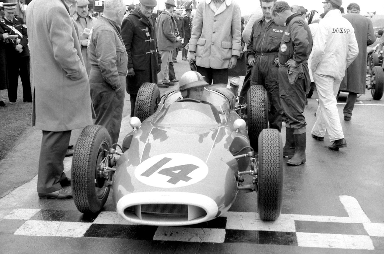 Bruce McLaren en el cooper de Tommy Atkins en la parrilla, 1961 de Unbekannt Unbekannt