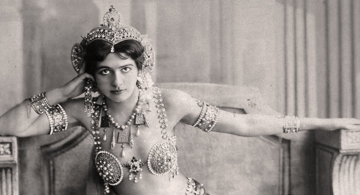 Mata Hari con un bikini de joyas, c.1910 de Unbekannt Unbekannt