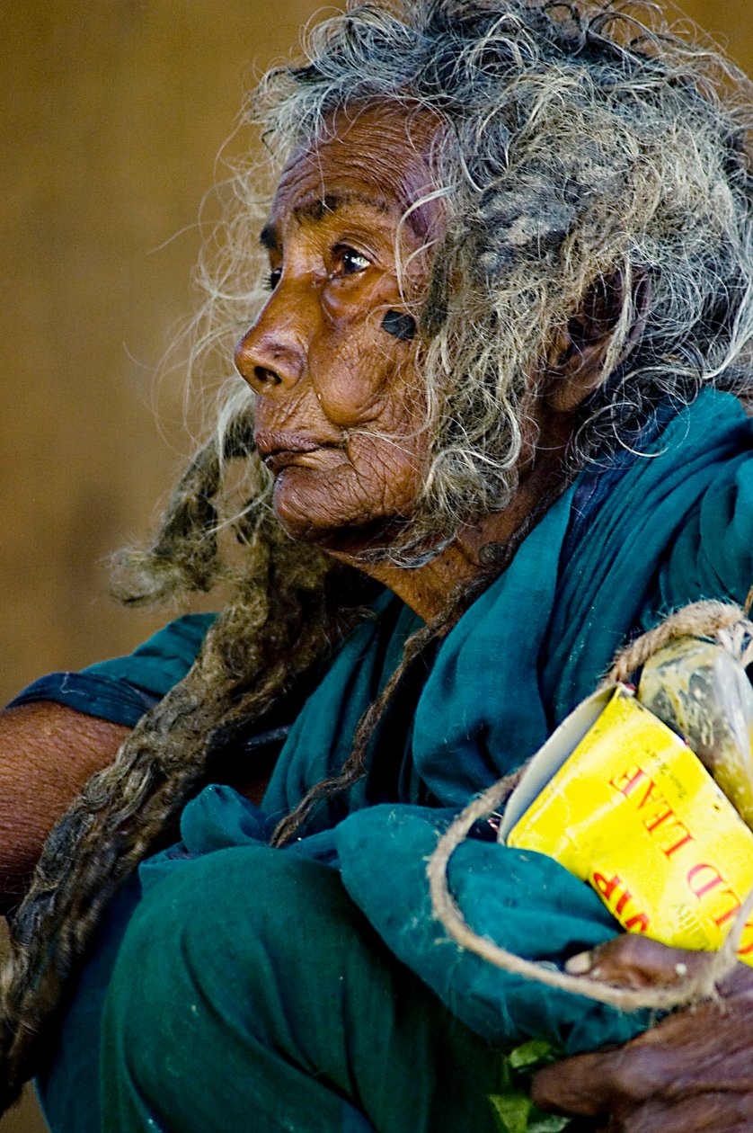 Retrato de Laxmi Buri, una mendiga que vive en Botiaghata Bazar, Khulna. Bangladesh. 3 de octubre de 2007. de Unbekannt Unbekannt
