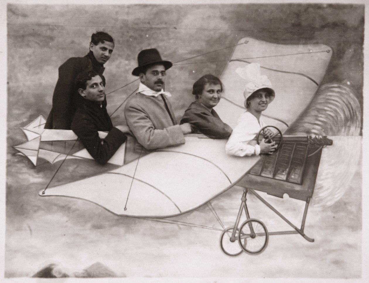 Arte. Fotografía. Gente en un avión. Foto en una feria, Hungría de Unbekannter Künstler