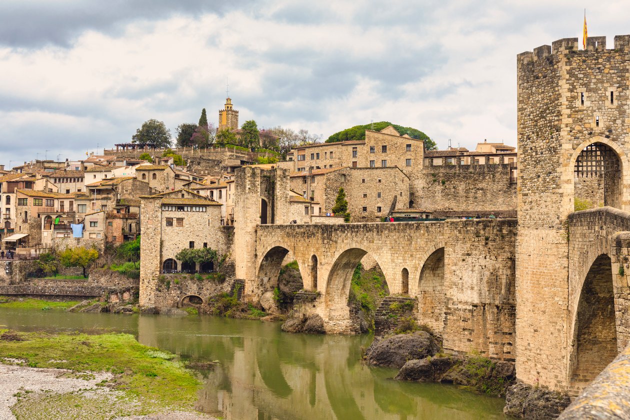 Besalú, provincia de Gerona, Cataluña, España, 2018 (foto) de Unbekannter Künstler