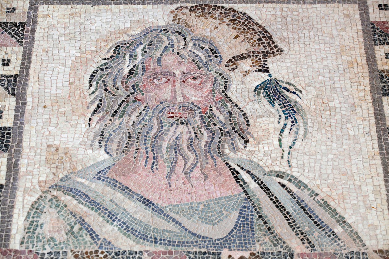 Busto de Invierno - Detalle del panel de las Cuatro Estaciones - Mosaicos de Pafos, Casa de Dionisio - Final del siglo II d.C. - Chipre - Personificación del Invierno - Detalle del mosaico de las cuatro estaciones - Mosaicos de Pafos, Casa de Dionisio - Fi de Unbekannt