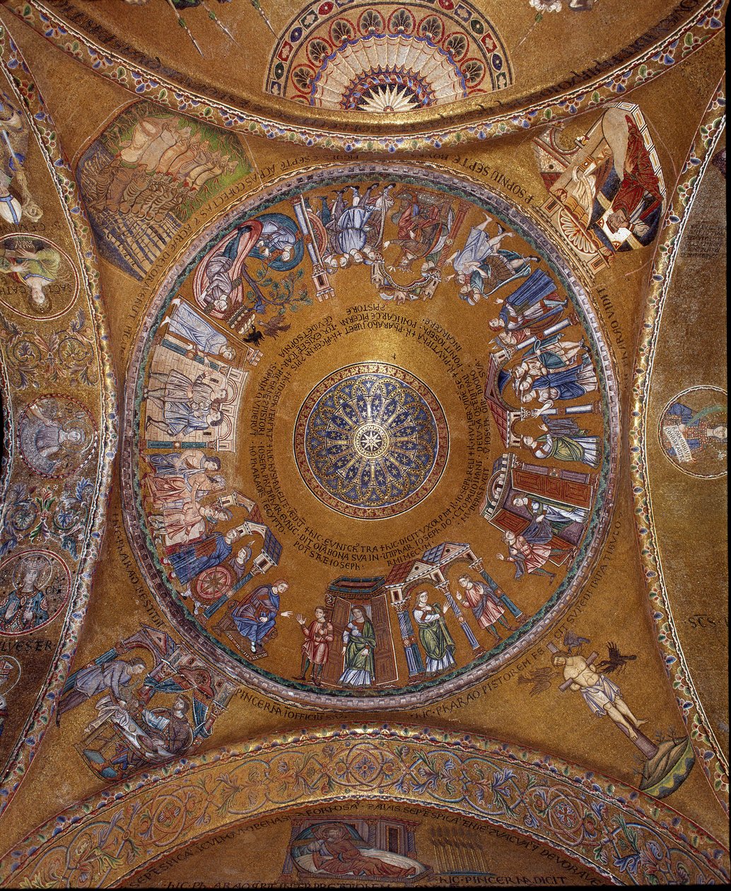 Arquitectura bizantina: vista de la cúpula con mosaicos sobre fondo dorado de Unbekannt