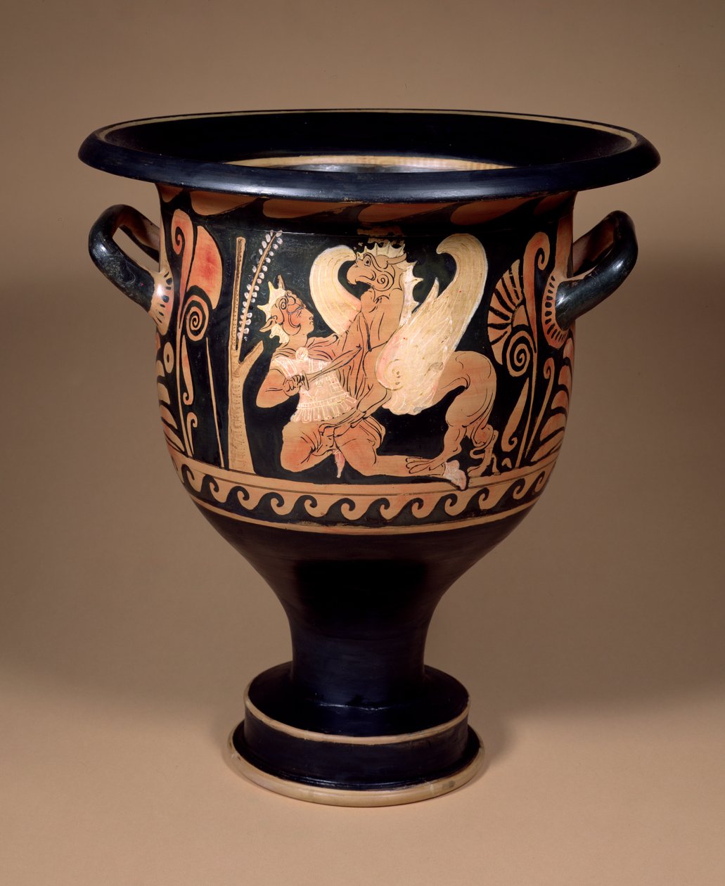 Crátera de campana de figuras rojas campaniana decorada con un arimaspo en combate con un gran grifo, c.340 a.C. de Unbekannt