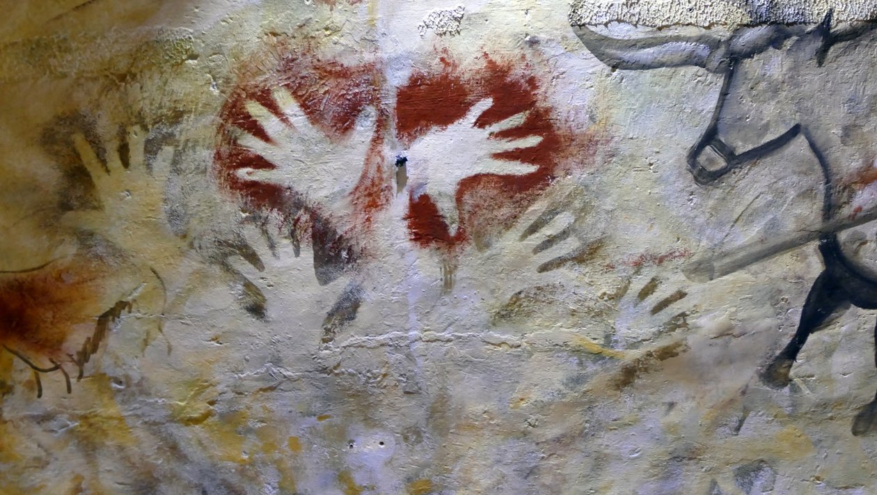 Pinturas rupestres encontradas en la Cueva de Altamira (foto) de Leopold Blonder