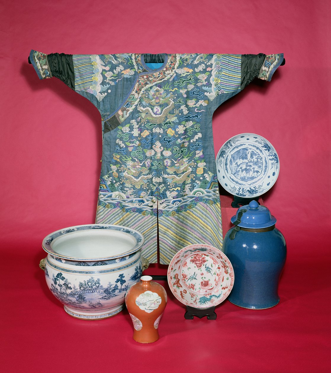 Túnica de dragón china y porcelana de Unbekannt