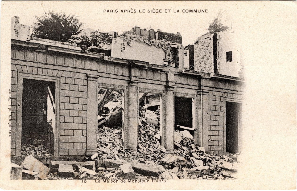 Comuna de París (1871): la mansión de Adolphe Thiers fue destruida tras la confiscación de su propiedad en mayo de 1871 de Unbekannt