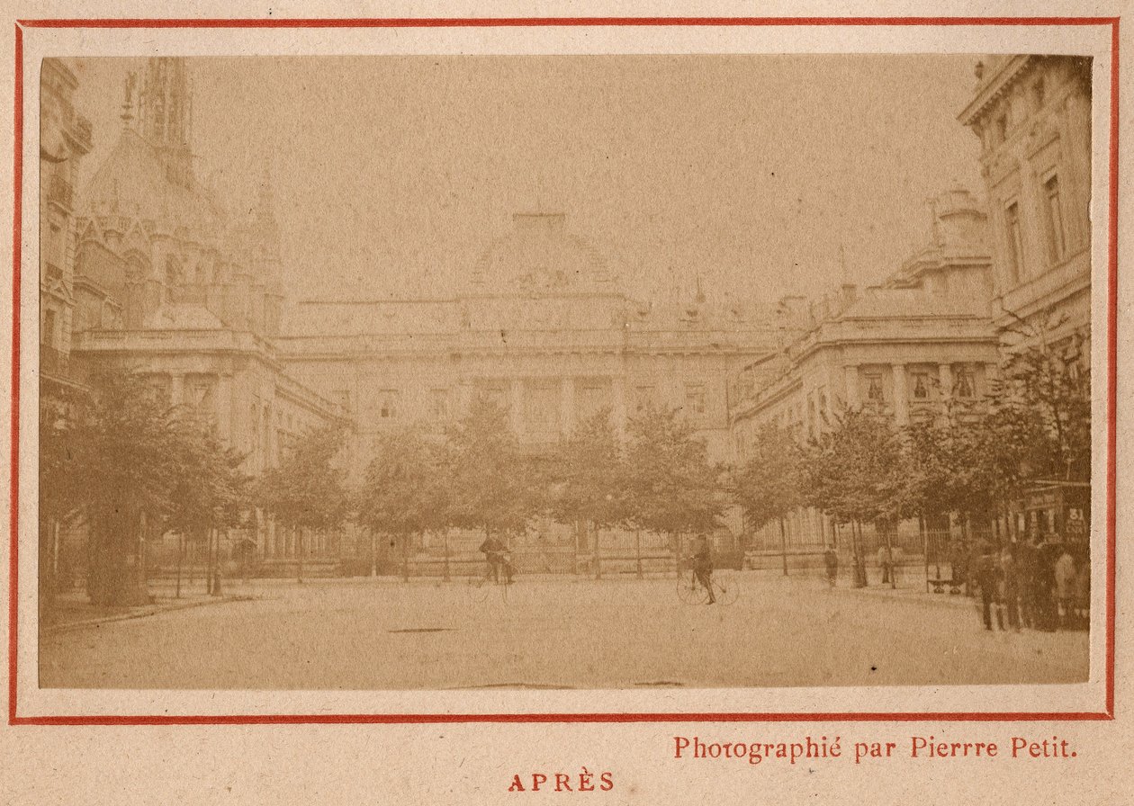 Comuna de París (1871): vista del Palais de Justice en París después de su incendio en mayo de 1871. Fotografía de Pierre Pepetit de Unbekannt