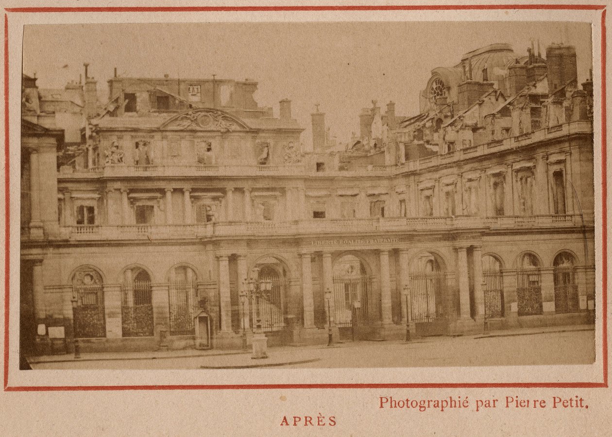 Comuna de París (1871): vista del Palais-Royal (Palais Royal) en París después del incendio de mayo de 1871. Fotografía de Pierre Pepetit de Unbekannt