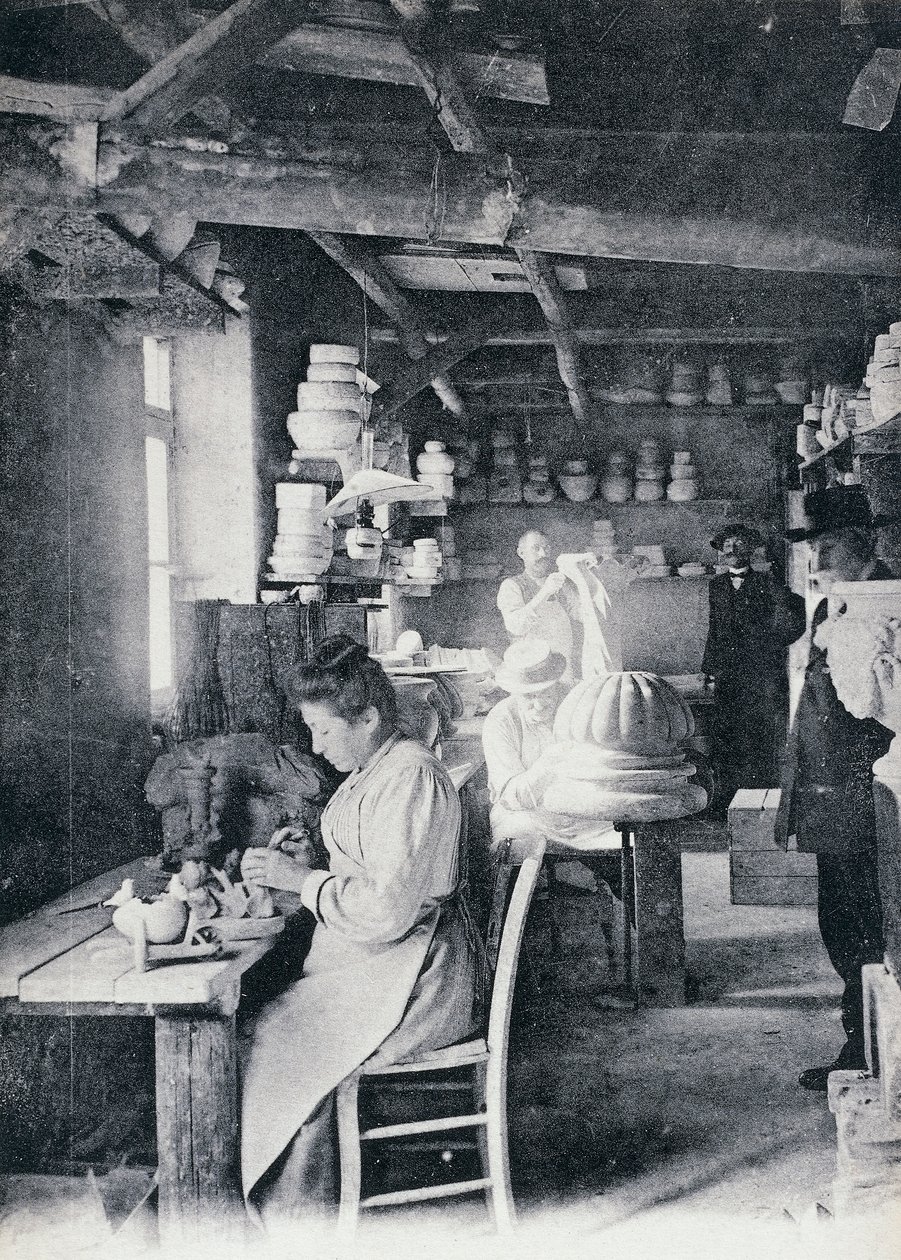 Artesanos trabajando en la fabricación de cerámica de arte Vallauris, circa 1900, postal, Francia, siglo XX de William M. Timlin