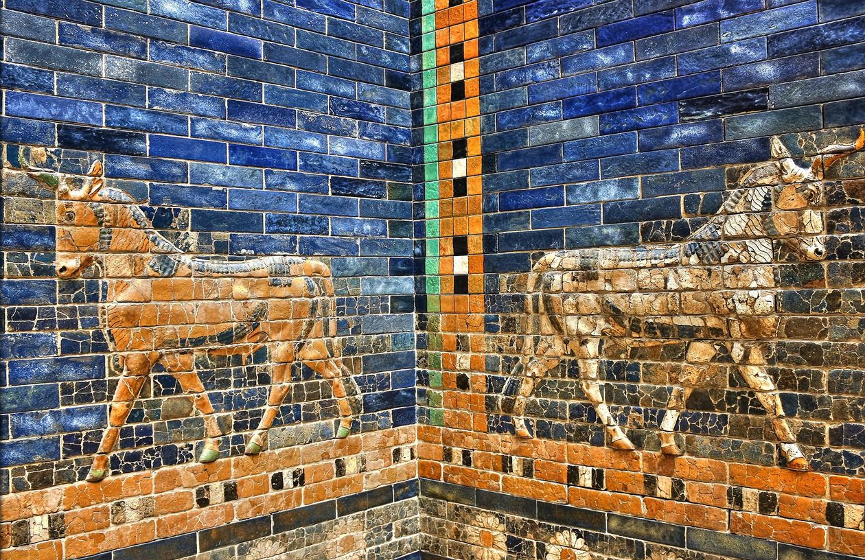 Detalle de la reconstrucción de la Puerta de Ishtar realizada en 1930 con ladrillos originales de hacia el 575 a.C., Museo de Pérgamo, Berlín, Alemania (foto) de Unbekannter Künstler