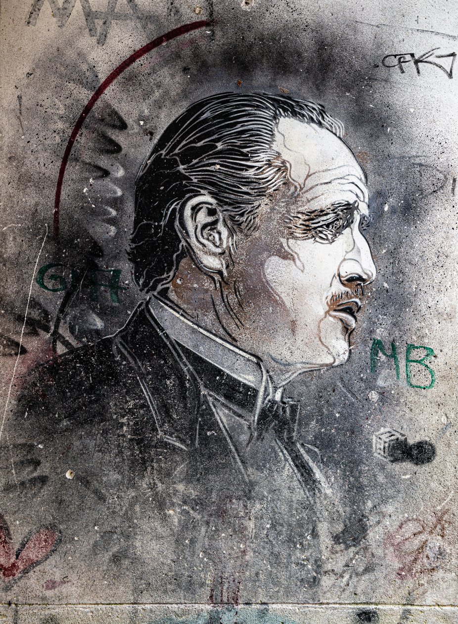 Don Corleone interpretado por Marlon Brando por C215 Mercado Viuccaria de Benjamin Baud