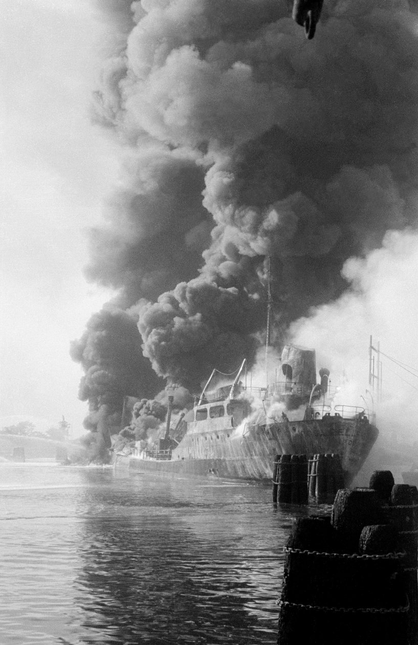 EXPLOSIÓN DEL PETROLERO "ROSARIO PELLEGRINO" EN PORTO MARGHERA, Venecia - 1960 de Unbekannt