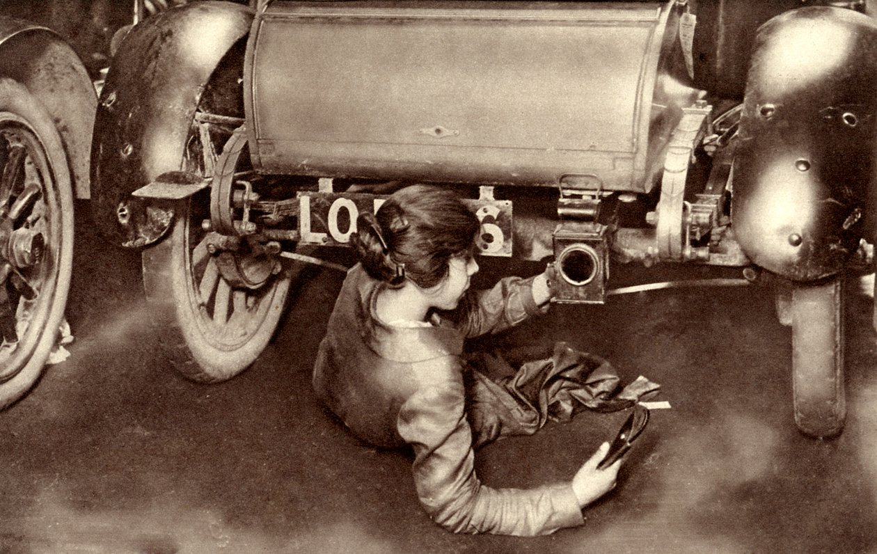 Mujer mecánica durante la Primera Guerra Mundial de Unbekannter Künstler