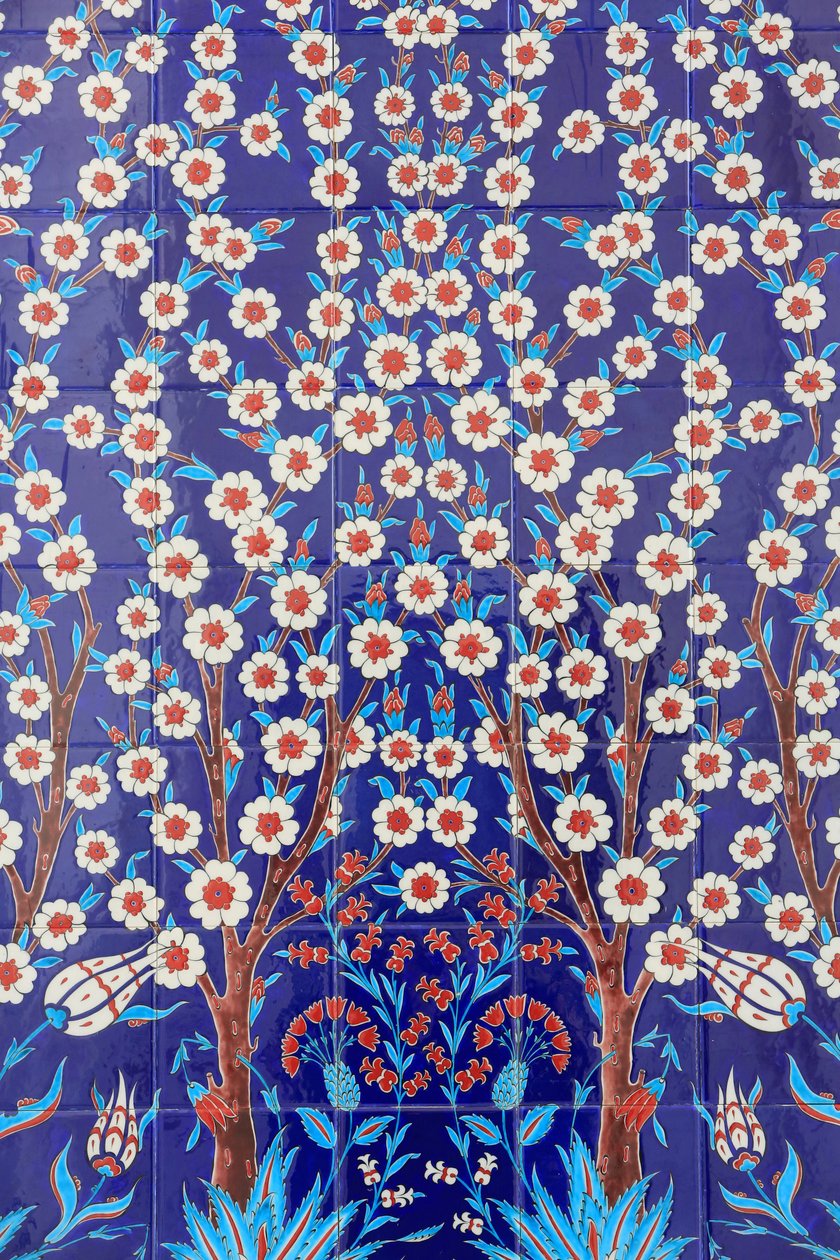 Flores. Uno de los 80 paneles de Iznik - azulejos cerámicos altamente decorados populares en el siglo XVI - que destacan en los edificios imperiales y religiosos de Estambul. Mezquita Sheikh Zayed. 1995. Emiratos Árabes Unidos de Unbekannt