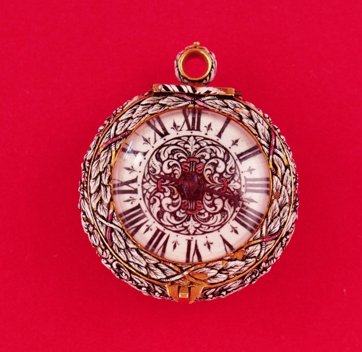 Reloj de bolsillo francés con caja de oro esmaltada en relieve con flores blancas y follaje con marcas negras, por Goullons, c.1650 de Unbekannt
