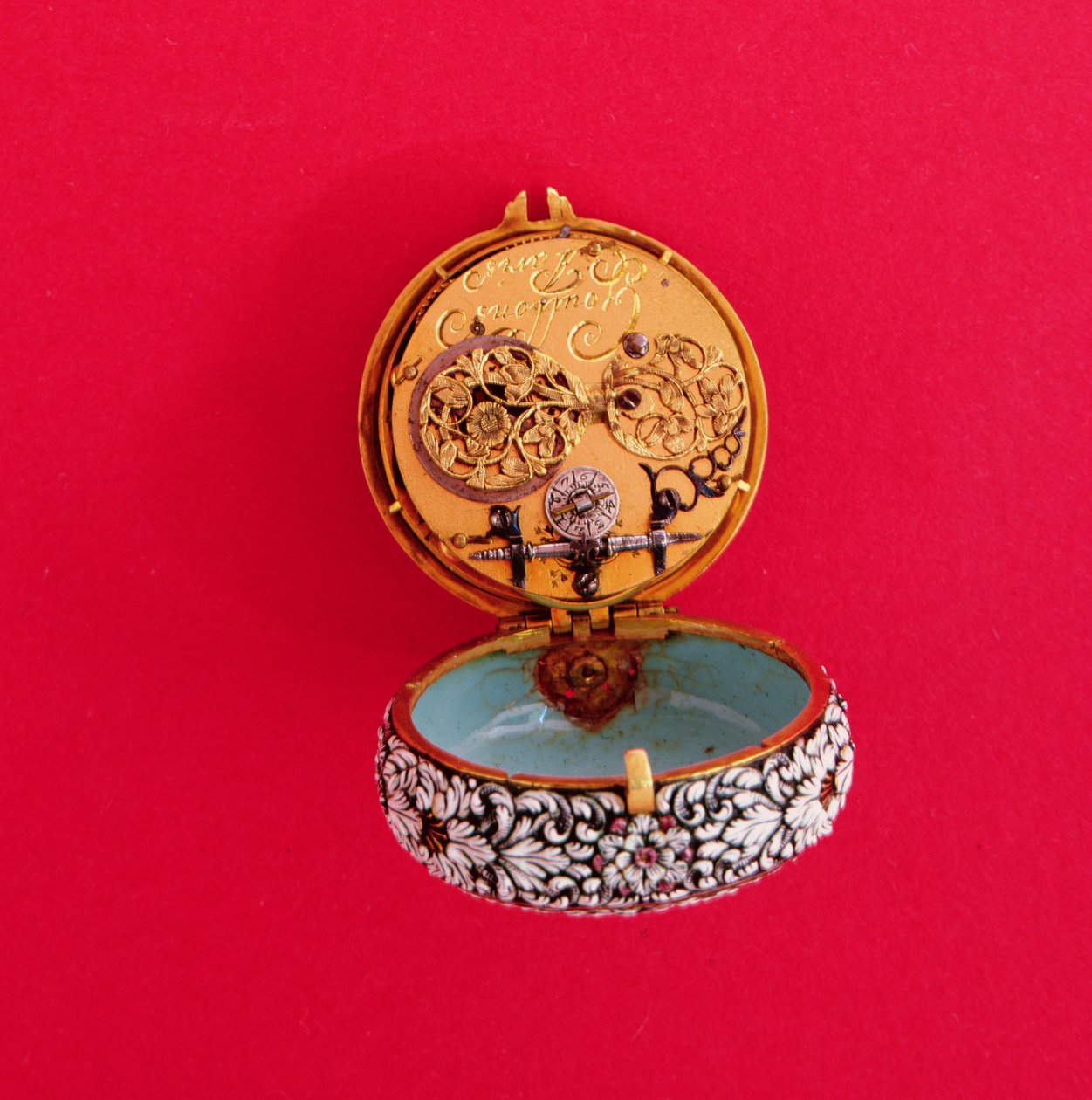 Reloj de bolsillo francés con caja de oro esmaltada en relieve con flores blancas y follaje con marcas negras, por Goullons, c.1650 (mostrando placa interior) de Unbekannt