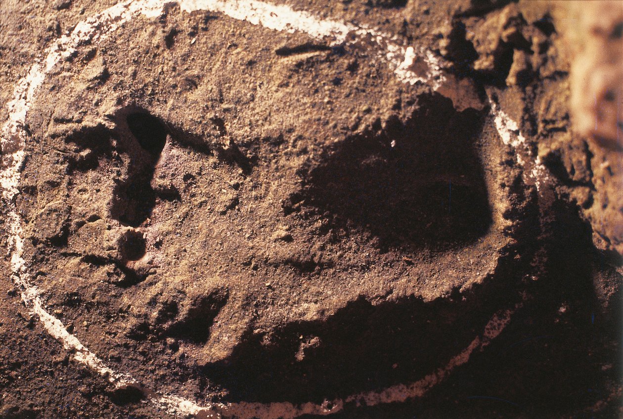 Italia, Liguria, Cuevas de Toirano, huellas de cazador prehistórico de Benjamin Baud
