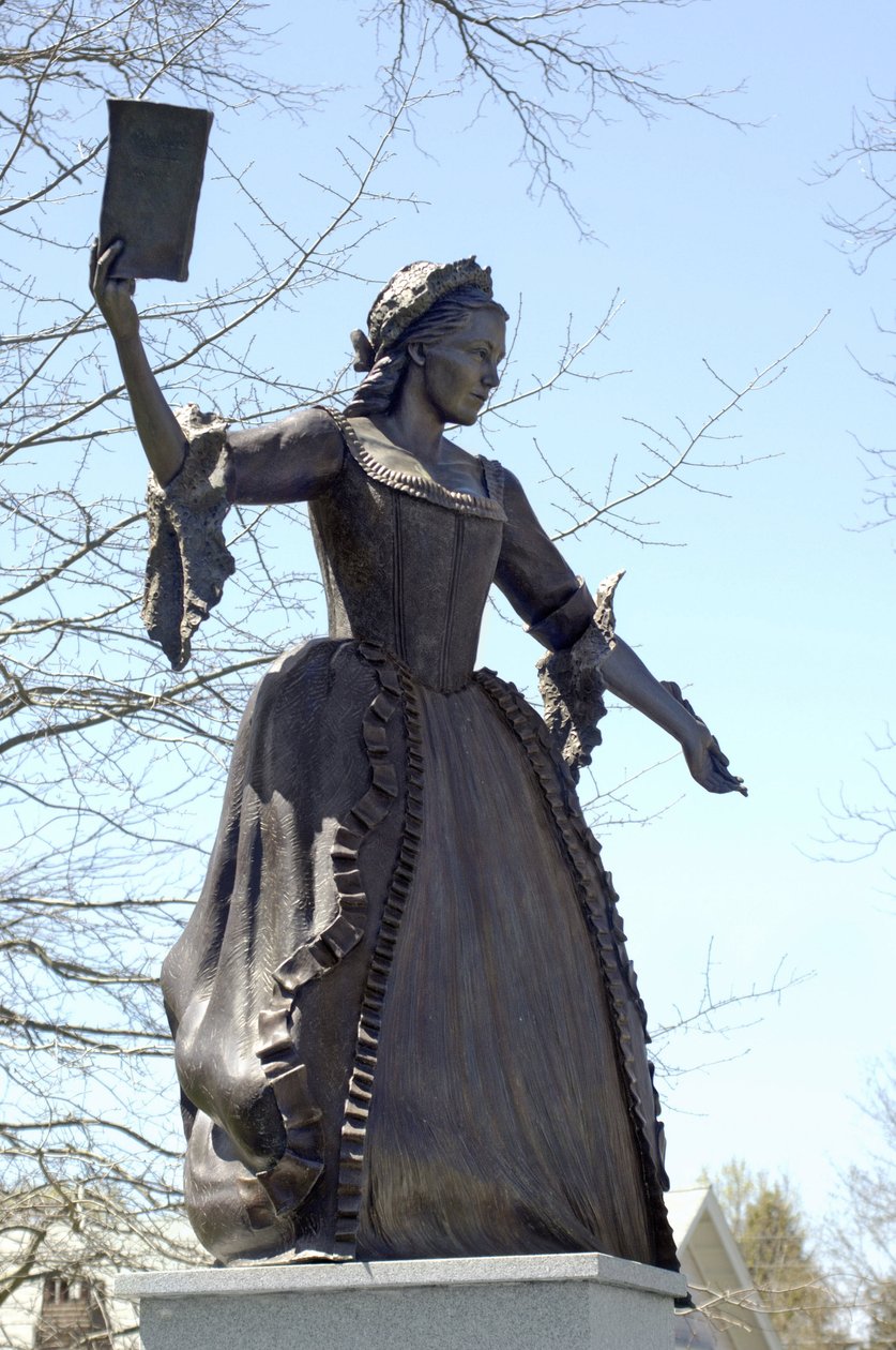 Literatura: Estatua de Mercy Otis Warren (1728-1814), escritora estadounidense en Barnstable, Massachusetts de Unbekannter Künstler