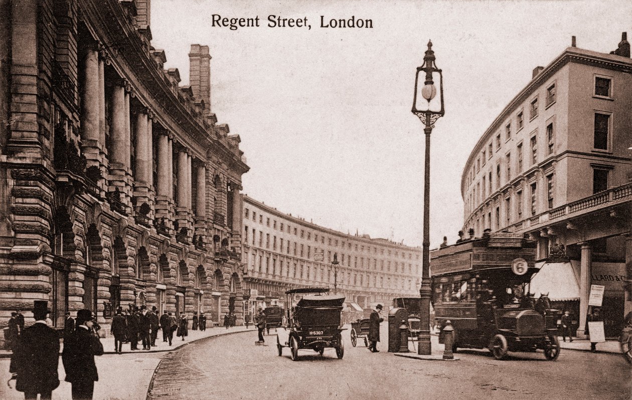 Londres - Regent Street con los primeros tranvías y coches. A principios del siglo XX (postal) de Unbekannter Künstler