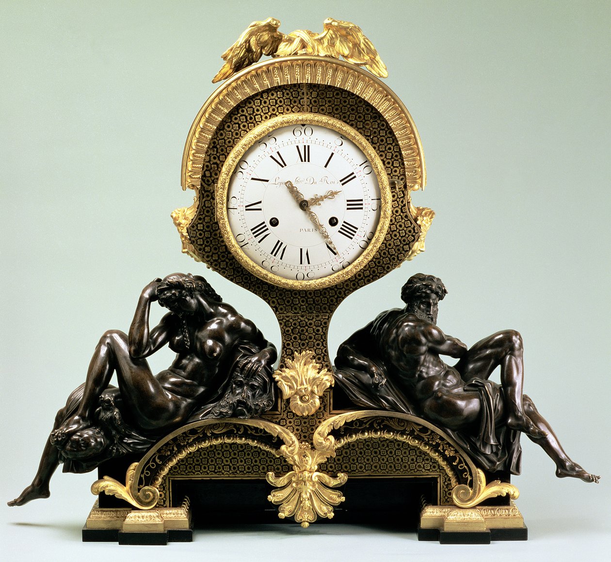 Reloj de sobremesa con figuras de Día y Noche de Unbekannt