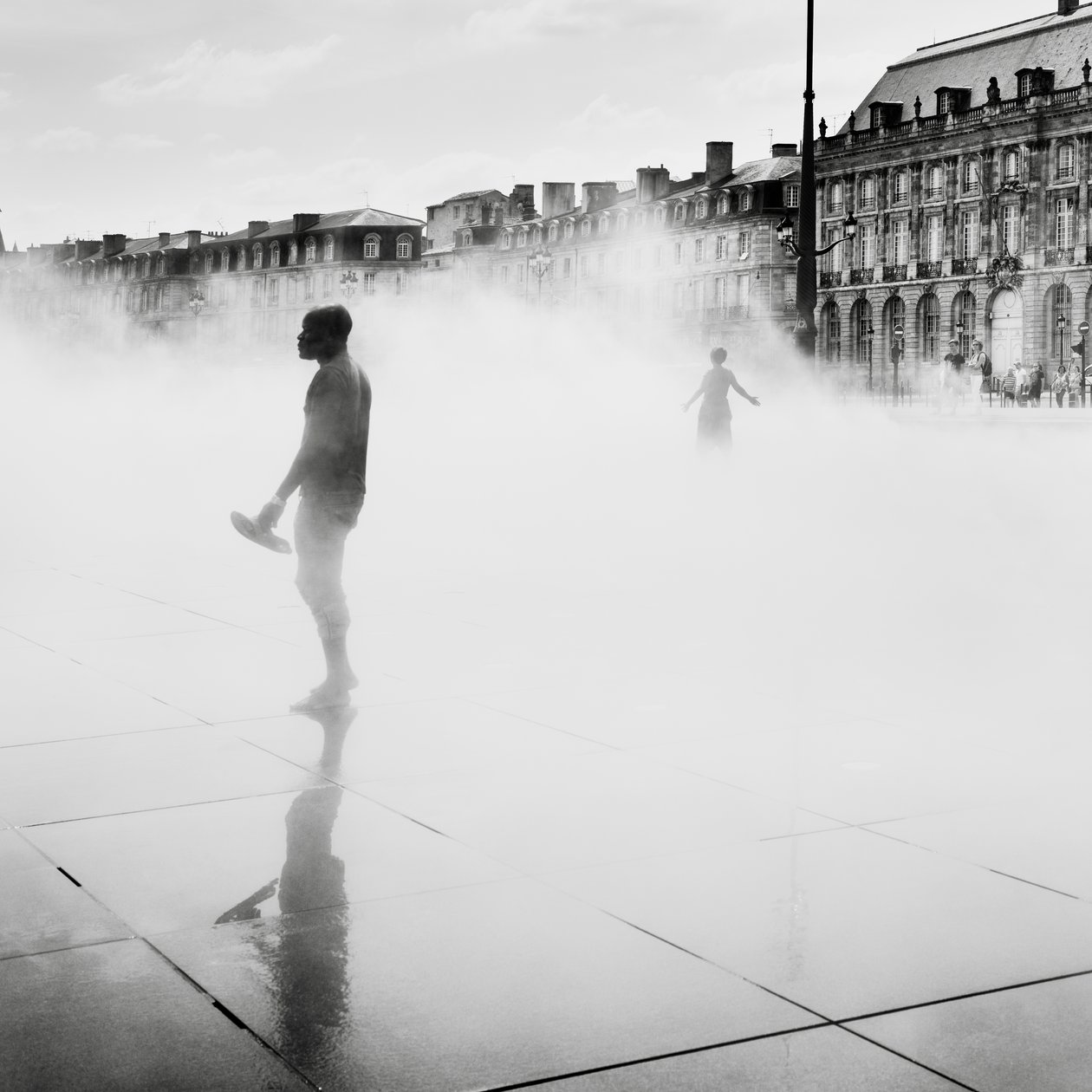 Espejo de agua, Francia, 2012 (foto b/n) de 