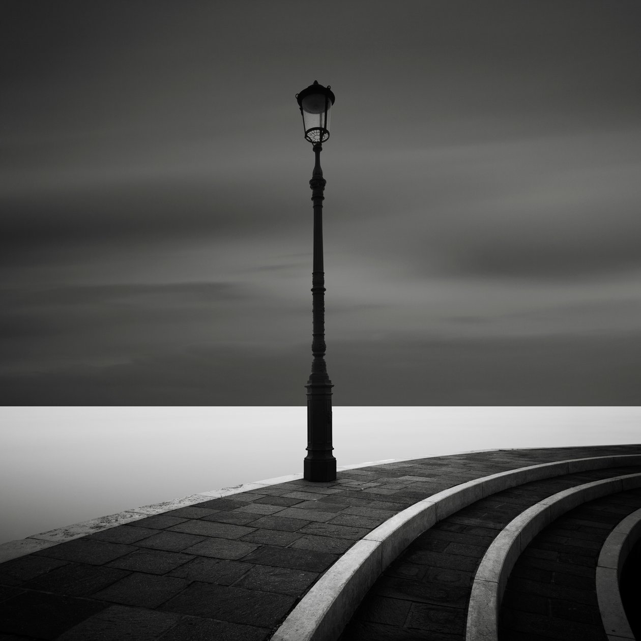 Moonlight, Burano, Italia, 2014 (fotografía en B/N) de Leopold Blonder