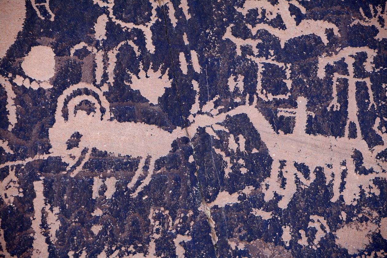 News Paper Rock. Petroglifos indios de América del Norte de las tribus Navajo y Utah. Período que se extiende por unos 2000 años hasta el siglo XIV. de William M. Timlin