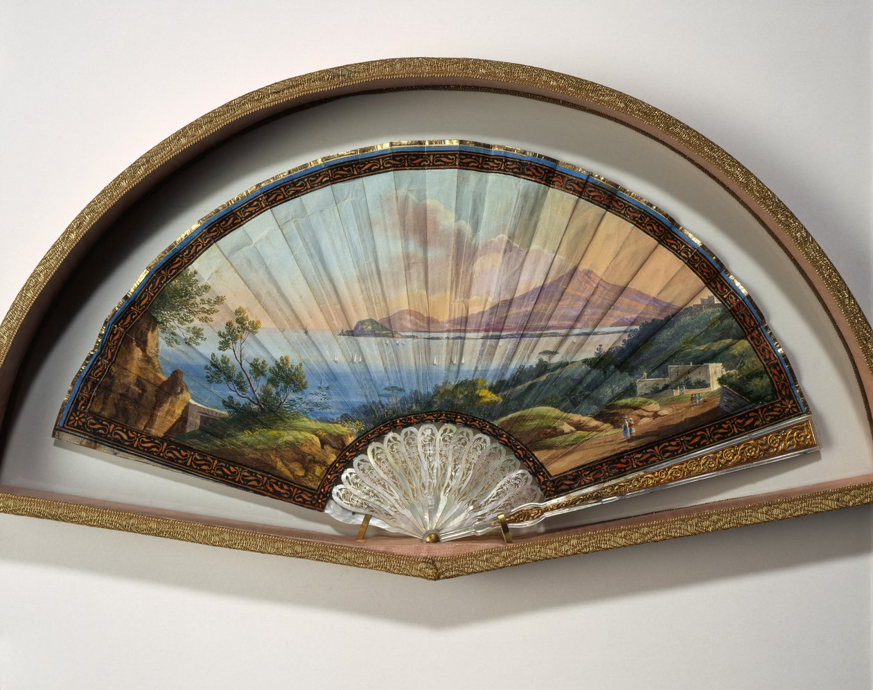 Modelo de abanico de papel con una pintura en gouache que representa los destinos del Grand Tour, un viaje práctico por artistas e intelectuales de los siglos XVIII y XIX en los países mediterráneos durante su juventud para su educación y enriquecimiento de Unbekannt