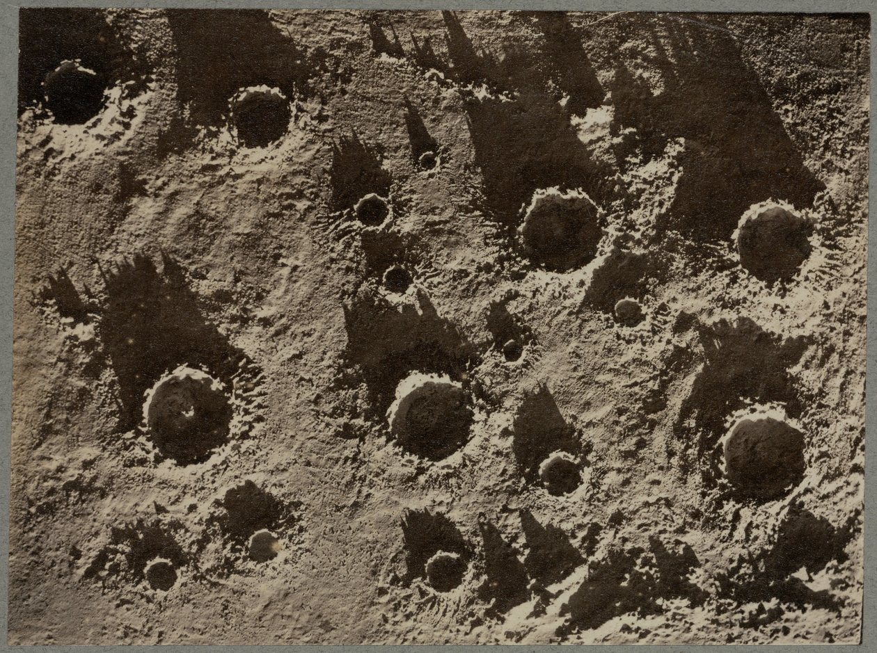 Fotografía del modelo de cráter lunar de Unbekannter Künstler