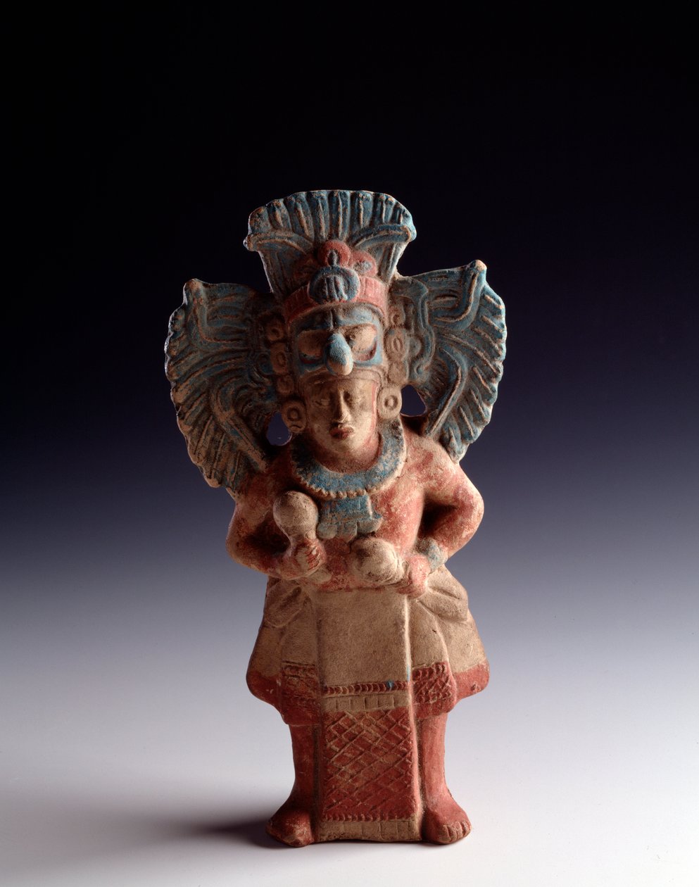 Arte precolombino, civilización maya, período clásico tardío: estatuilla de arcilla antropomórfica que representa una figura de pie, tiene la función de instrumento musical. de Nebaj, Quiché, Guatemala. Dim. 21x11 cm Guatemala, Museo Nacional de Arqueologí de Unbekannt