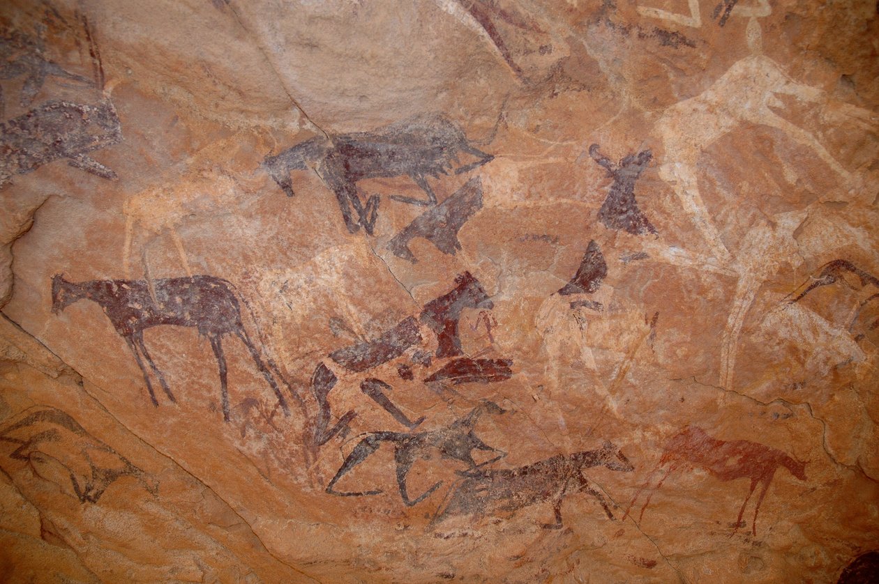 Arte rupestre, Prehistoria: Pintura rupestre de ganado, una rodilla en un refugio adornado en el macizo de Uweinat, Sudán (Karkur-Talh o Karkur Talh). Periodo de 8000 a 3000 años a.C. de Unbekannt