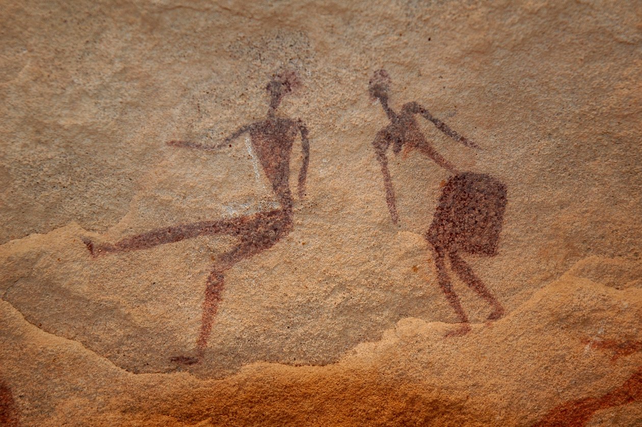 Arte rupestre, Prehistoria: (detalle) de una pintura rupestre de dos personajes (pareja) en un refugio ornamentado, en el macizo de Uweinat, Egipto. (Periodo de 8000 a 3000 años a.C.). Fotografía de Unbekannt