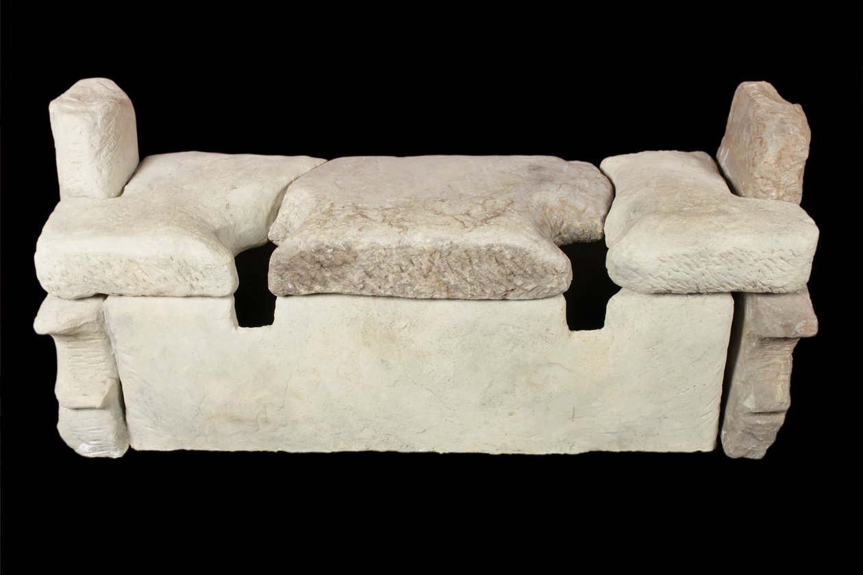 Asiento de inodoro romano encontrado en un edificio hospitalario de Unbekannt