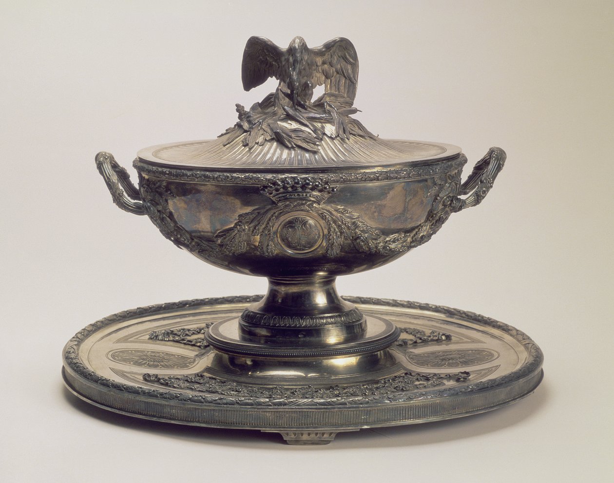 Sopera de plata y soporte del Servicio Saltykov, por Robert Joseph Auguste (1725-1805), París de Unbekannt