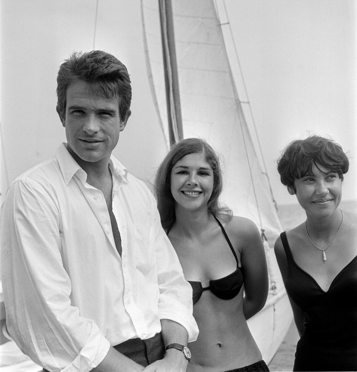 El actor Warren Beatty en la playa del Lido de Venecia - 1965 de Unbekannt