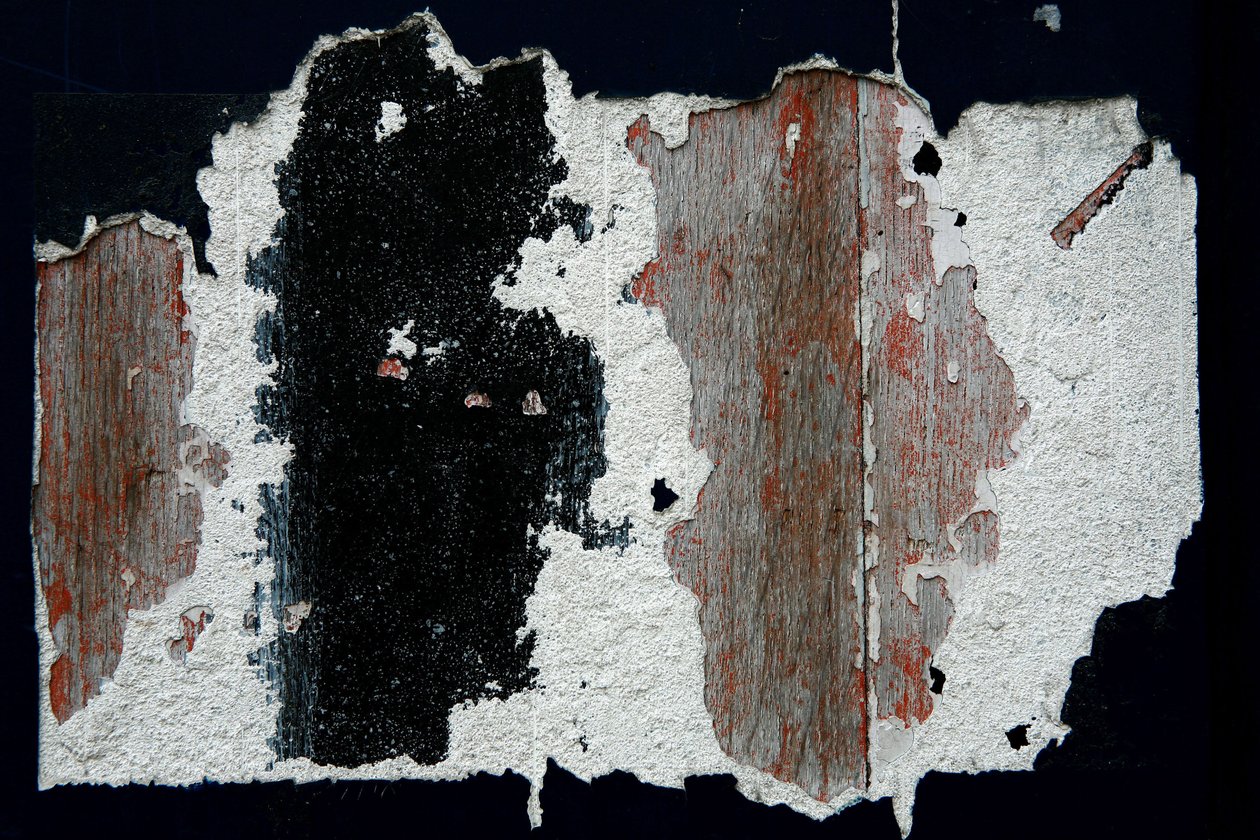 Marcas del tiempo. Arte abstracto que muestra formas como testigo del paso del tiempo. Huellas de pintura en madera. Fotografía de Michel Lunardelli de Unbekannt