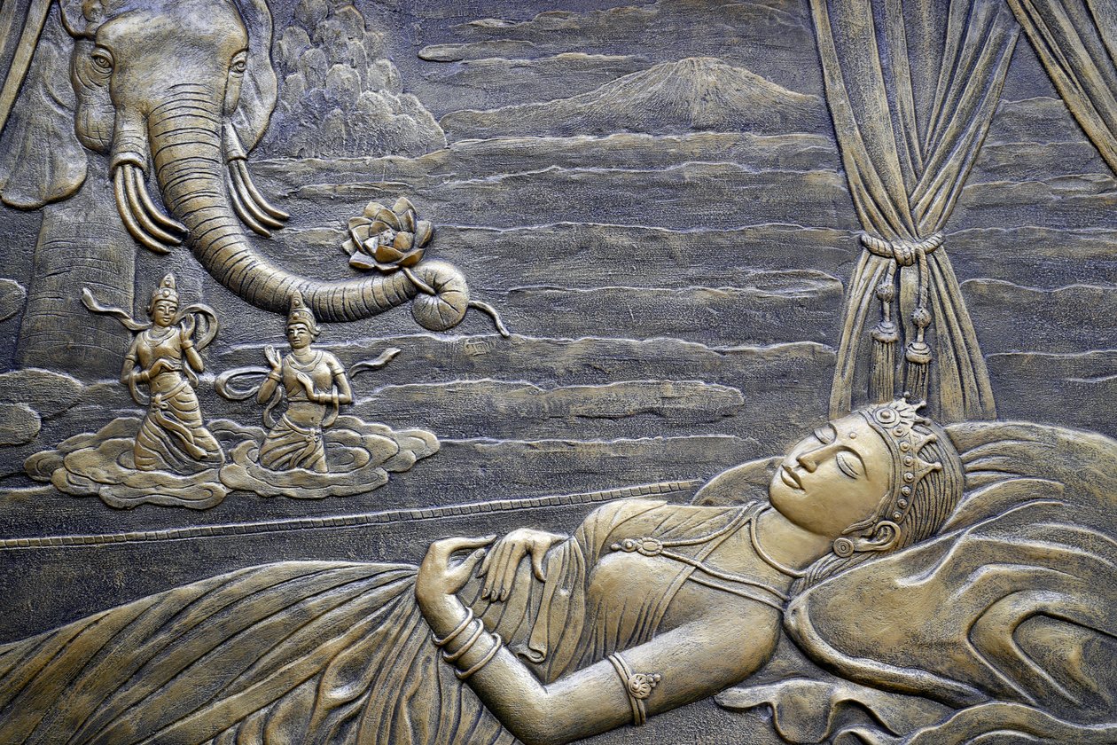 Templo budista Tinh Xa Ngoc Chau, La vida del Buda, Siddhartha Gautama, La madre del Buda, Maya, sueña con el elefante blanco entrando en su vientre, Chau Doc, Vietnam, 2018 de Unbekannt